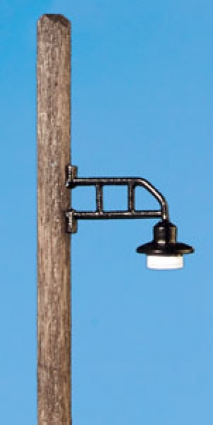 Weinert 33241 - Lampe in gerader Ausführung am Holzmast, beleuchtet