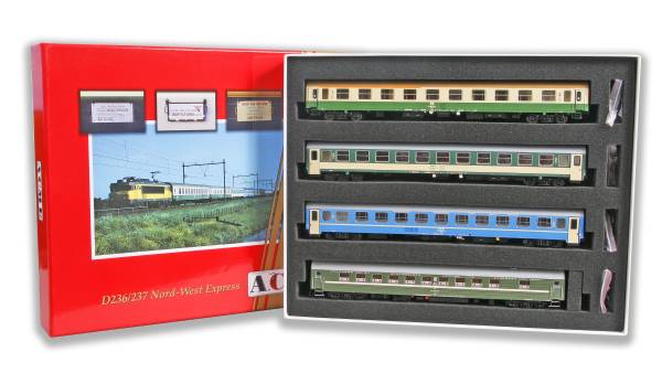ACME AC553322 - 4-tlg. Set Personenwagen "Hoek van Holland - Warszawa Express" der DR