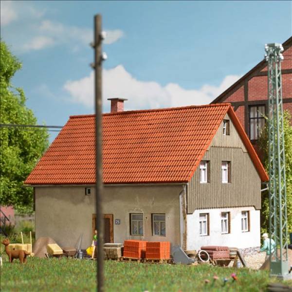 Busch 8831 - Altes Wohnhaus, Bausatz Busch 8831 - Altes Wohnhaus, Bausatz