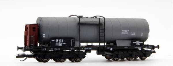 Karsei 23083 - 6-achsiger Kesselwagen ZZd der DR, mit Bremserhaus