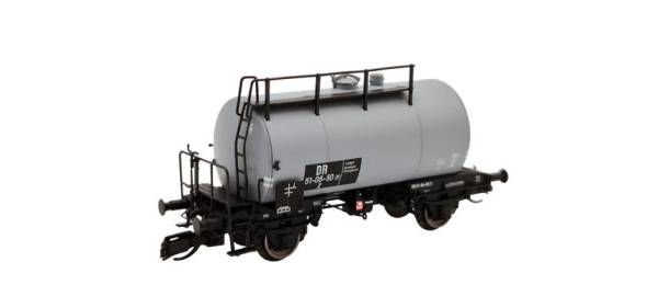 Saxonia 120111-2 - Kesselwagen Deutz mit Bremserhaus der DR, grau